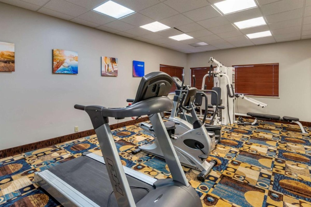 Comfort Suites Image 11
