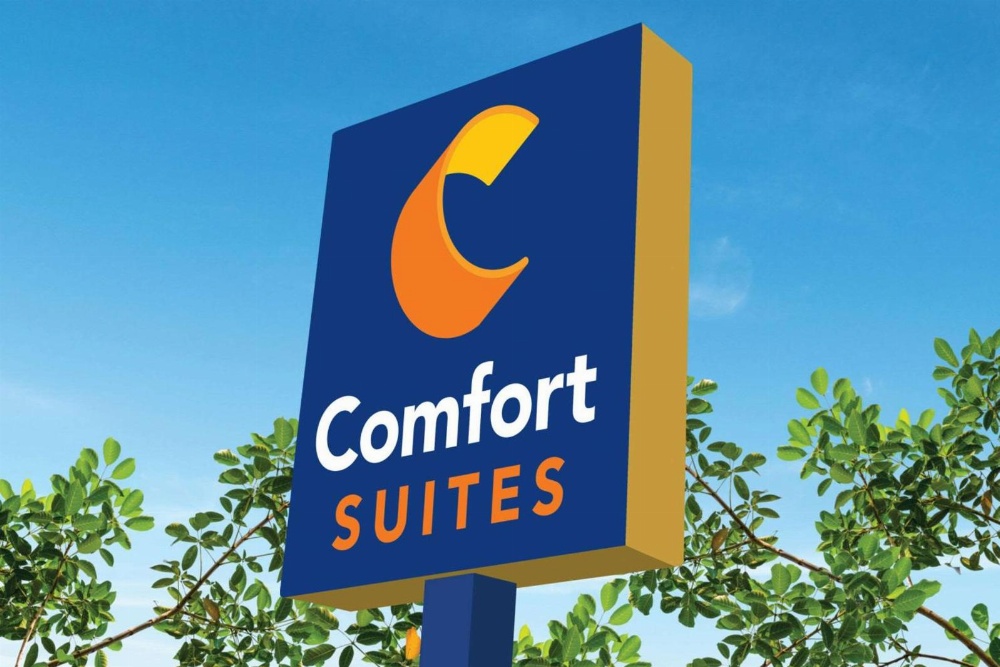 Comfort Suites Main image