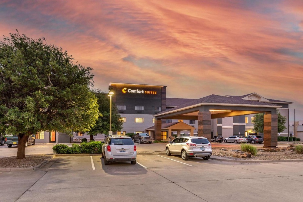 Comfort Suites Main image