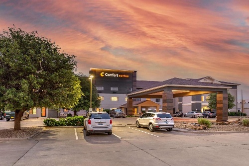 Comfort Suites image 3