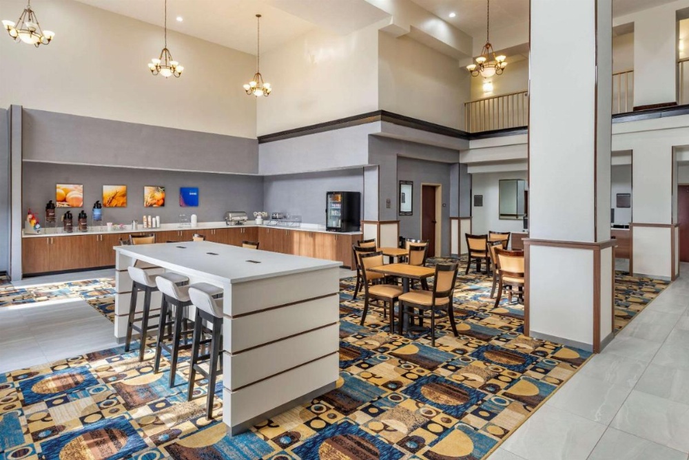Comfort Suites Image 30