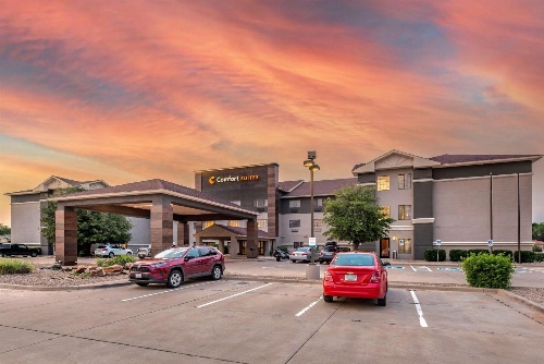 Comfort Suites image 4