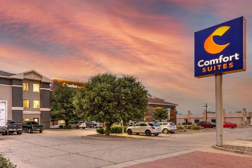 Comfort Suites image 5